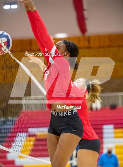 Thumbnail 2 in Poite Loma vs Cathedral Catholic  photogallery.