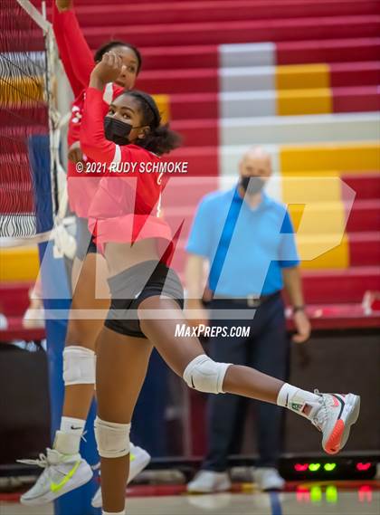Thumbnail 2 in Poite Loma vs Cathedral Catholic  photogallery.