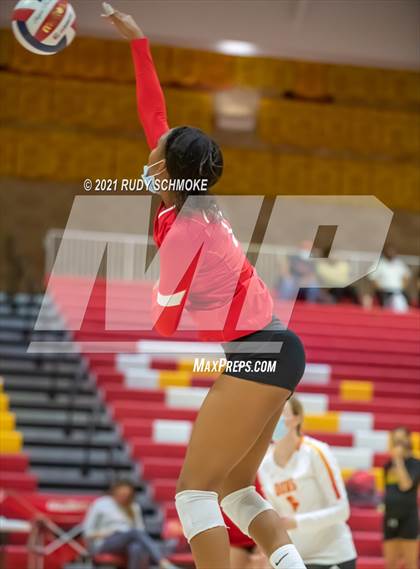 Thumbnail 3 in Poite Loma vs Cathedral Catholic  photogallery.