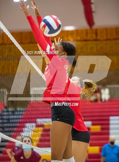 Thumbnail 2 in Poite Loma vs Cathedral Catholic  photogallery.