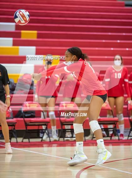 Thumbnail 3 in Poite Loma vs Cathedral Catholic  photogallery.