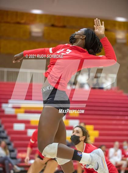 Thumbnail 2 in Poite Loma vs Cathedral Catholic  photogallery.