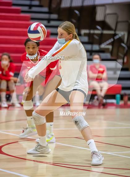 Thumbnail 1 in Poite Loma vs Cathedral Catholic  photogallery.