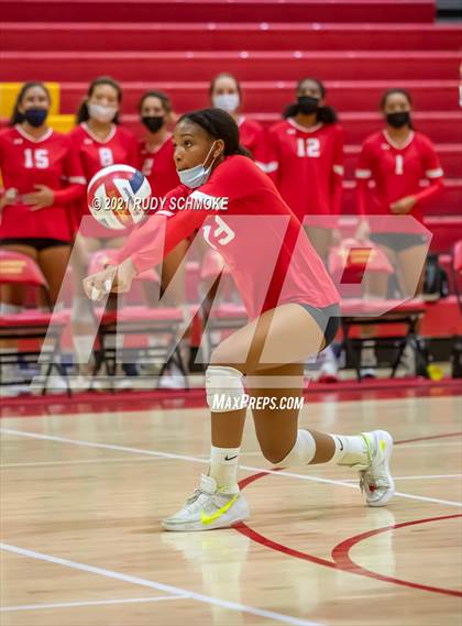Thumbnail 1 in Poite Loma vs Cathedral Catholic  photogallery.