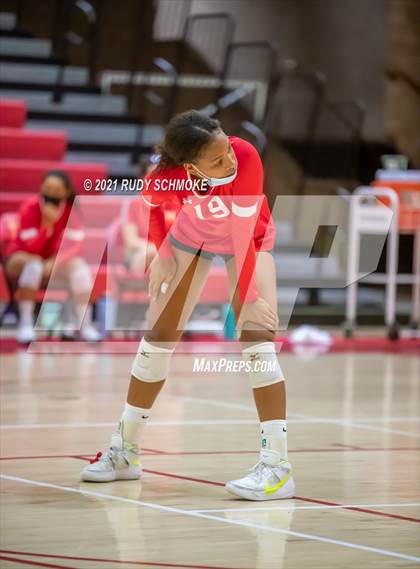 Thumbnail 2 in Poite Loma vs Cathedral Catholic  photogallery.