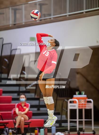 Thumbnail 3 in Poite Loma vs Cathedral Catholic  photogallery.