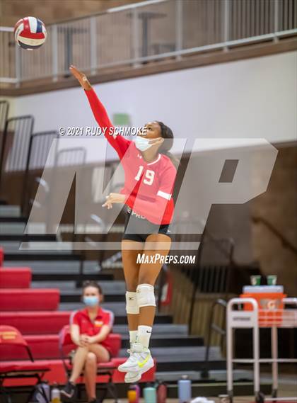 Thumbnail 2 in Poite Loma vs Cathedral Catholic  photogallery.