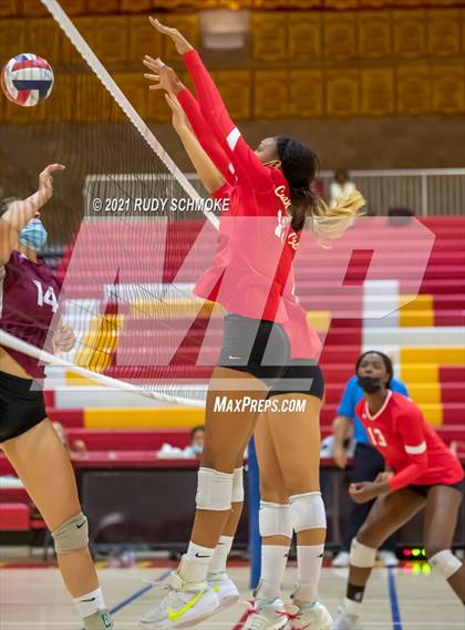 Thumbnail 1 in Poite Loma vs Cathedral Catholic  photogallery.