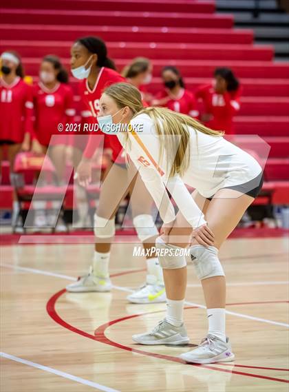 Thumbnail 3 in Poite Loma vs Cathedral Catholic  photogallery.