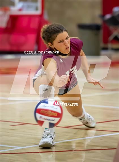 Thumbnail 3 in Poite Loma vs Cathedral Catholic  photogallery.