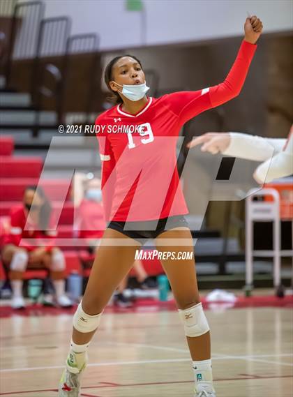 Thumbnail 2 in Poite Loma vs Cathedral Catholic  photogallery.