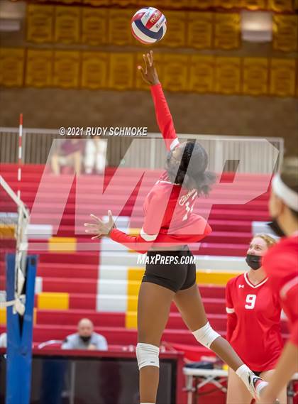 Thumbnail 3 in Poite Loma vs Cathedral Catholic  photogallery.