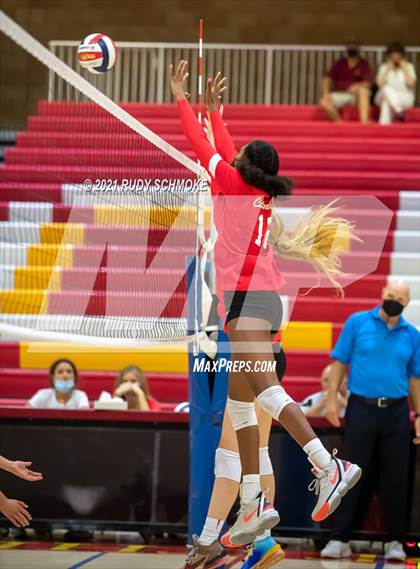 Thumbnail 1 in Poite Loma vs Cathedral Catholic  photogallery.