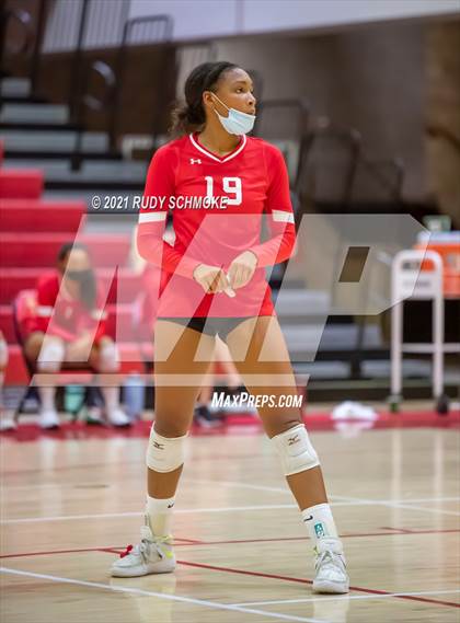 Thumbnail 1 in Poite Loma vs Cathedral Catholic  photogallery.