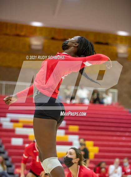 Thumbnail 1 in Poite Loma vs Cathedral Catholic  photogallery.