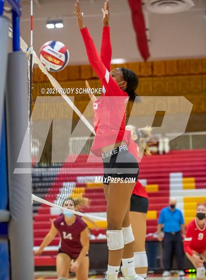 Thumbnail 1 in Poite Loma vs Cathedral Catholic  photogallery.