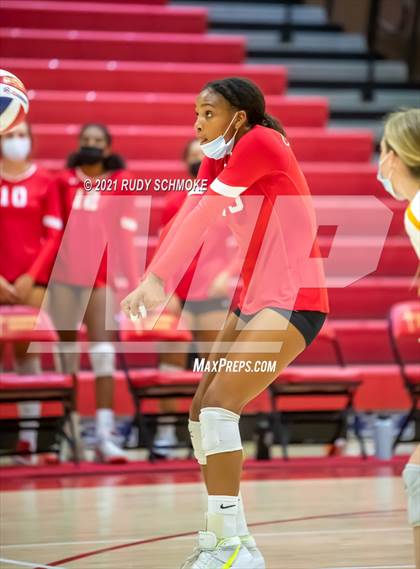 Thumbnail 2 in Poite Loma vs Cathedral Catholic  photogallery.