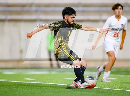 Thumbnail 3 in Grand Oaks vs Eisenhower (UIL 6A D1 Bi-District playoffs) photogallery.