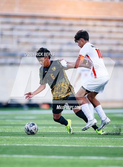 Thumbnail 3 in Grand Oaks vs Eisenhower (UIL 6A D1 Bi-District playoffs) photogallery.
