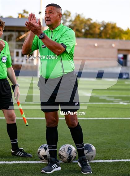 Thumbnail 3 in Grand Oaks vs Eisenhower (UIL 6A D1 Bi-District playoffs) photogallery.