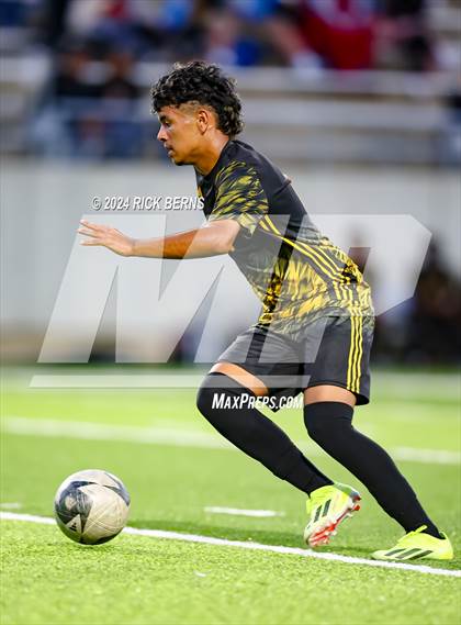 Thumbnail 2 in Grand Oaks vs Eisenhower (UIL 6A D1 Bi-District playoffs) photogallery.