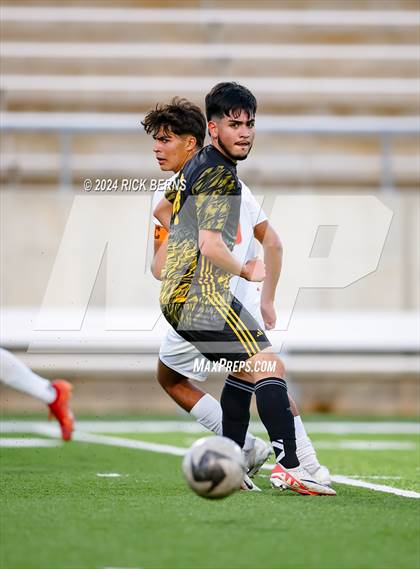 Thumbnail 2 in Grand Oaks vs Eisenhower (UIL 6A D1 Bi-District playoffs) photogallery.