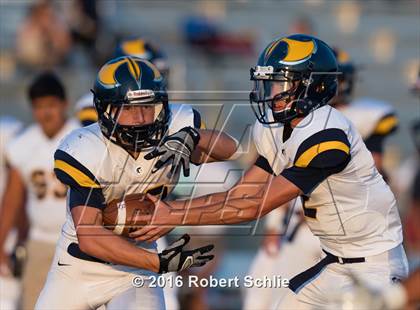 Thumbnail 2 in Oak Ridge vs. Vista del Lago photogallery.
