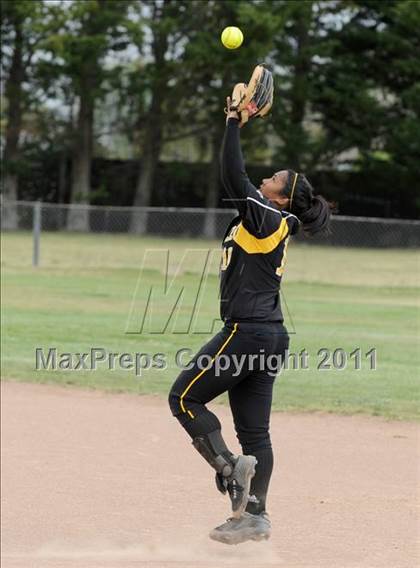 Thumbnail 3 in Cabrillo vs. Thousand Oaks photogallery.