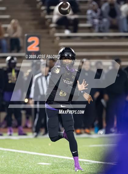 Thumbnail 3 in South Oak Cliff @ Port Neches-Groves (UIL 5A D2 Football Quarterfinals) photogallery.