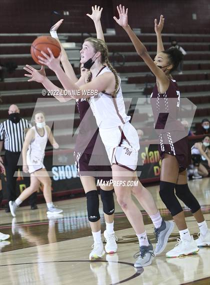 Thumbnail 2 in Harrison vs Albertus Magnus (Slam Dunk Showcase) photogallery.
