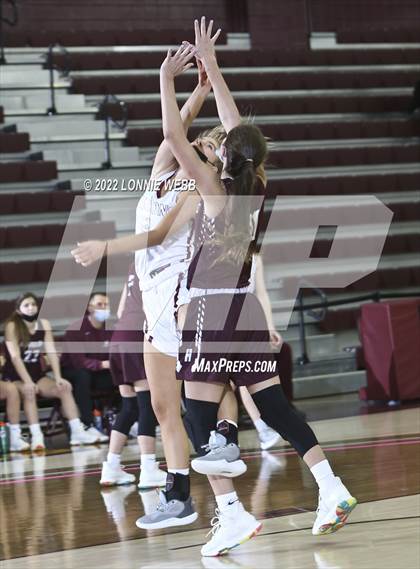 Thumbnail 1 in Harrison vs Albertus Magnus (Slam Dunk Showcase) photogallery.