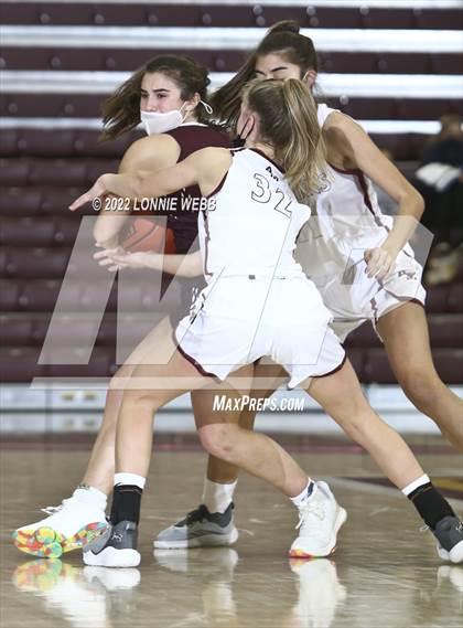 Thumbnail 3 in Harrison vs Albertus Magnus (Slam Dunk Showcase) photogallery.