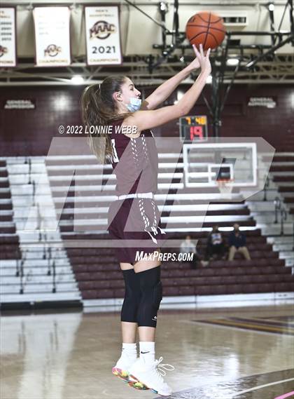 Thumbnail 3 in Harrison vs Albertus Magnus (Slam Dunk Showcase) photogallery.