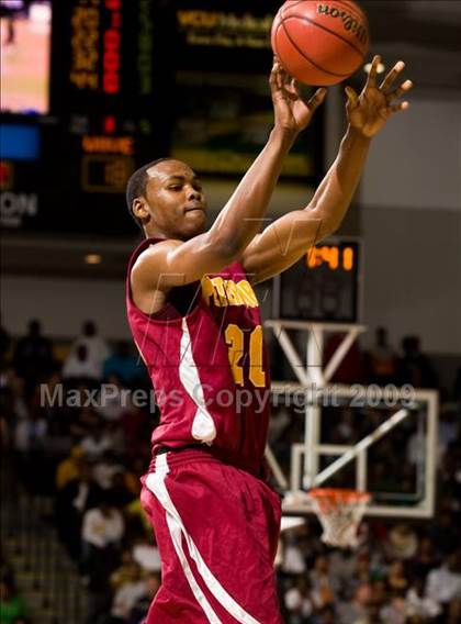 Thumbnail 2 in Petersburg vs. King's Fork (VHSL AAA Semifinal) photogallery.