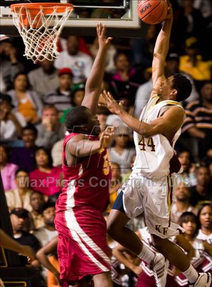 Thumbnail 2 in Petersburg vs. King's Fork (VHSL AAA Semifinal) photogallery.