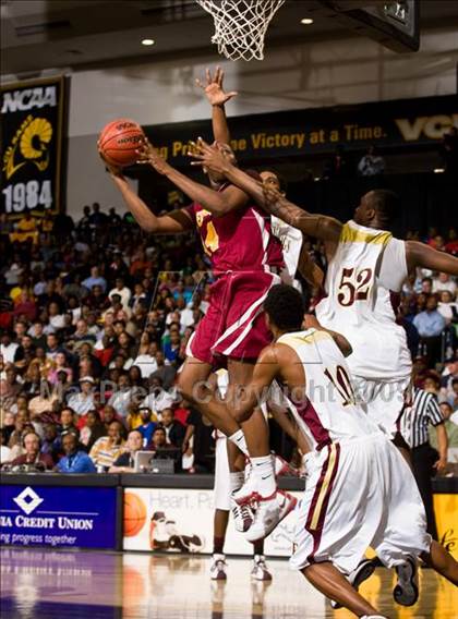 Thumbnail 1 in Petersburg vs. King's Fork (VHSL AAA Semifinal) photogallery.
