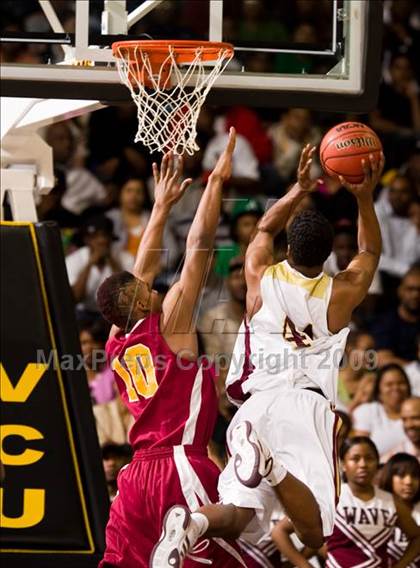 Thumbnail 2 in Petersburg vs. King's Fork (VHSL AAA Semifinal) photogallery.