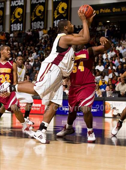 Thumbnail 2 in Petersburg vs. King's Fork (VHSL AAA Semifinal) photogallery.