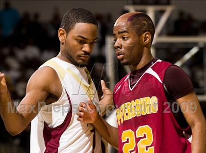 Thumbnail 2 in Petersburg vs. King's Fork (VHSL AAA Semifinal) photogallery.