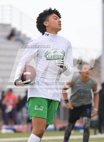 Thumbnail 3 in Hilltop vs San Ysidro (7 on 7) photogallery.