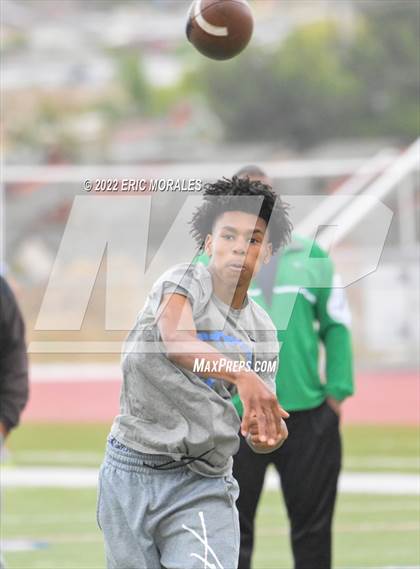 Thumbnail 2 in Hilltop vs San Ysidro (7 on 7) photogallery.
