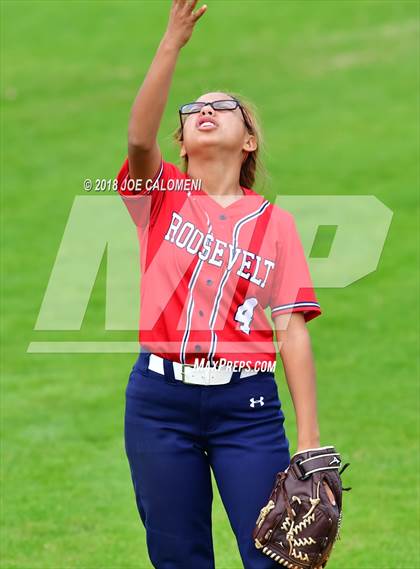 Thumbnail 1 in Roosevelt [Theodore] vs Houston [Sam] (SAISD Softball Tournament) photogallery.