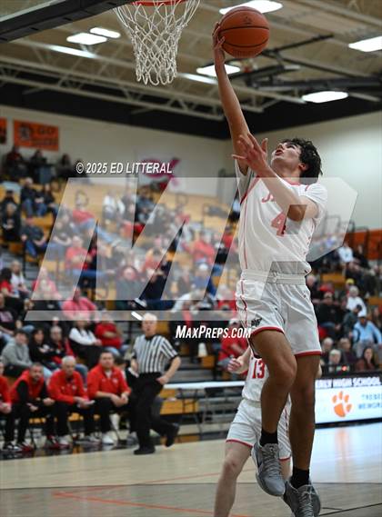 Thumbnail 1 in South Webster vs. Whiteoak (OHSAA DIV VII DISTRICT SEMIFINAL) photogallery.