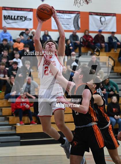 Thumbnail 1 in South Webster vs. Whiteoak (OHSAA DIV VII DISTRICT SEMIFINAL) photogallery.