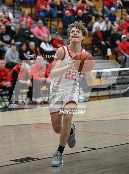 Thumbnail 3 in South Webster vs. Whiteoak (OHSAA DIV VII DISTRICT SEMIFINAL) photogallery.