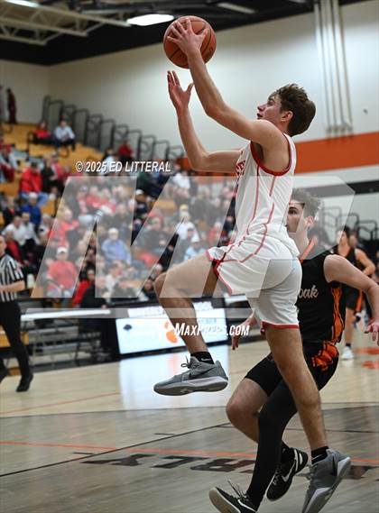 Thumbnail 2 in South Webster vs. Whiteoak (OHSAA DIV VII DISTRICT SEMIFINAL) photogallery.