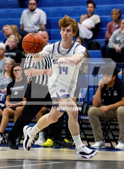 Thumbnail 2 in Howe @ Gunter photogallery.