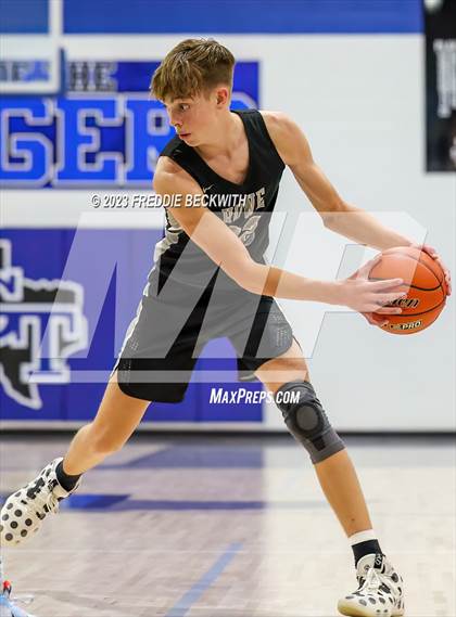 Thumbnail 3 in Howe @ Gunter photogallery.