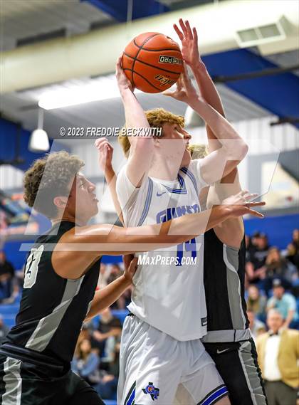 Thumbnail 3 in Howe @ Gunter photogallery.