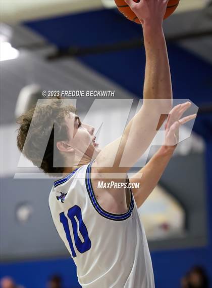 Thumbnail 3 in Howe @ Gunter photogallery.